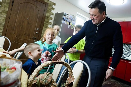 Андрей Воробьев встретился с готовящейся взять под опеку детей из ЛДНР семьей