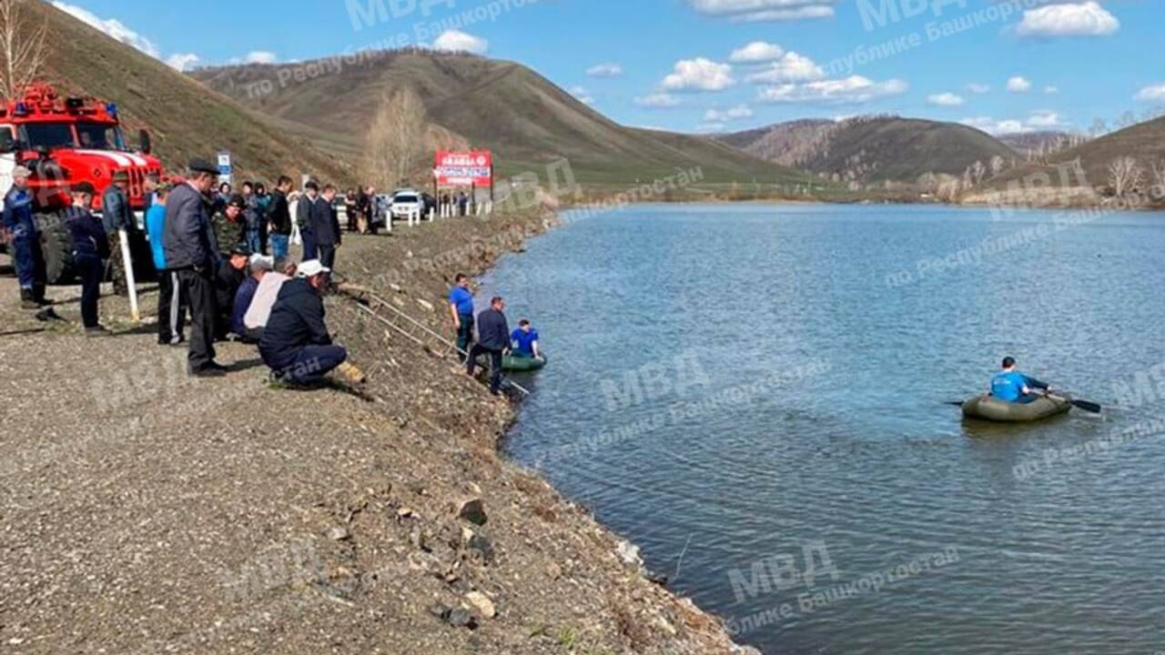 Пьяная россиянка съехала на машине в водохранилище и утопила трех  пассажирок: Происшествия: Россия: Lenta.ru