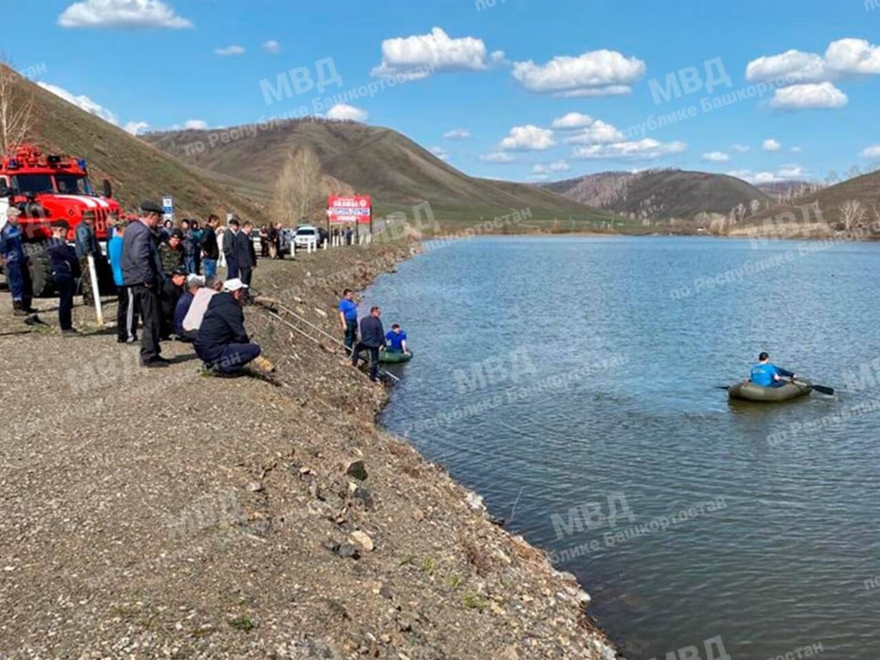 Пьяная россиянка съехала на машине в водохранилище и утопила трех  пассажирок: Происшествия: Россия: Lenta.ru