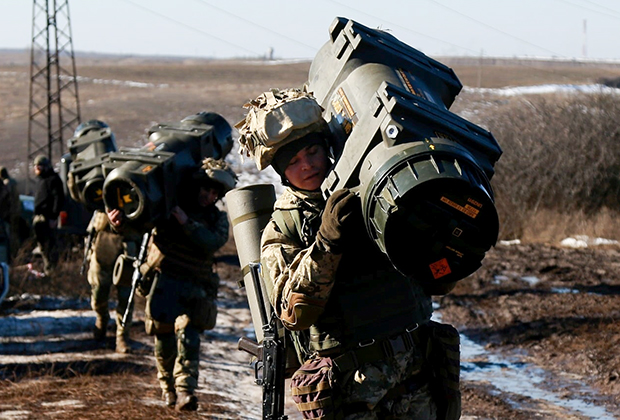 Военнослужащие Вооруженных сил Украины во время учений на полигоне в Донецкой области, 15 февраля 2022 года