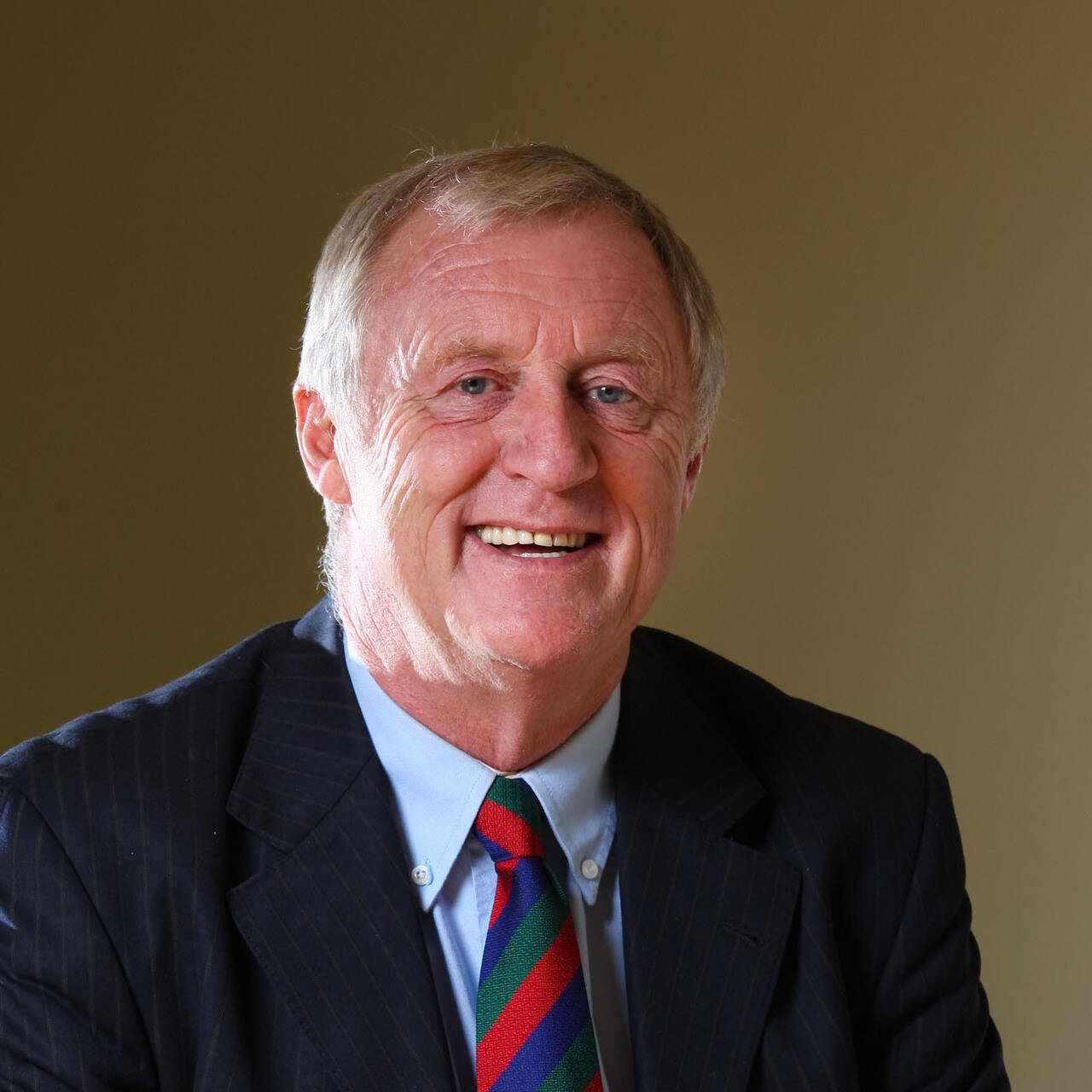 ведущий метеоролог. известные американцы. комедийный ведущий. американский журналист такер. экс ведущий.