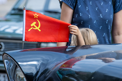 В Госдуме отреагировали на идею заменить российский триколор на флаг СССР