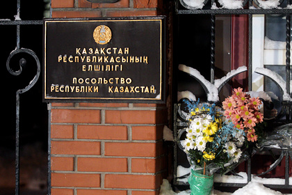 Посольство Казахстана на Украине отправило в Киев двух сотрудников
