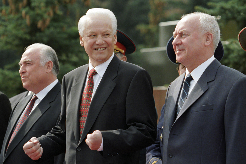 Премьер-министр Виктор Черномырдин, Борис Ельцин и министр обороны Игорь Родионов