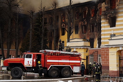 Стало известно о людях под завалами горящего здания НИИ в Твери