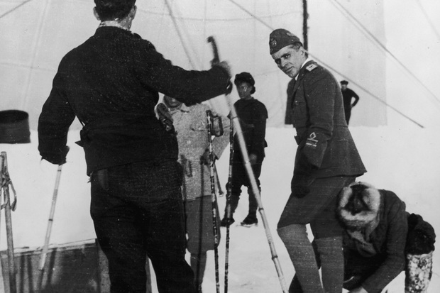 Умберто Нобиле перед полетом. Фото: Topical Press Agency / Hulton Archive / Getty Images