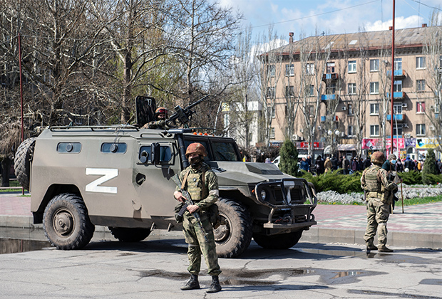 Российские военнослужащие патрулируют улицы Мелитополя