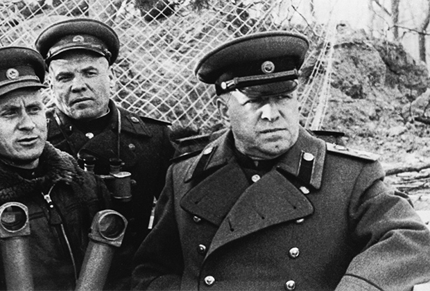 Маршал Георгий Жуков перед началом Берлинской операции