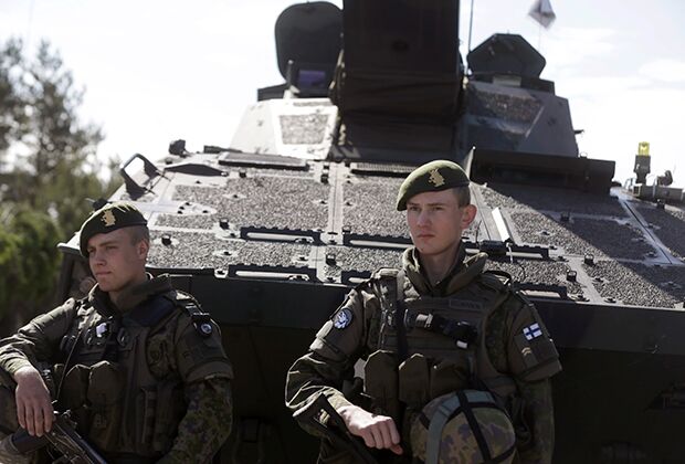 Солдаты финской армии принимают участие в многонациональных учениях НАТО Saber Strike, Латвия, 2015 год