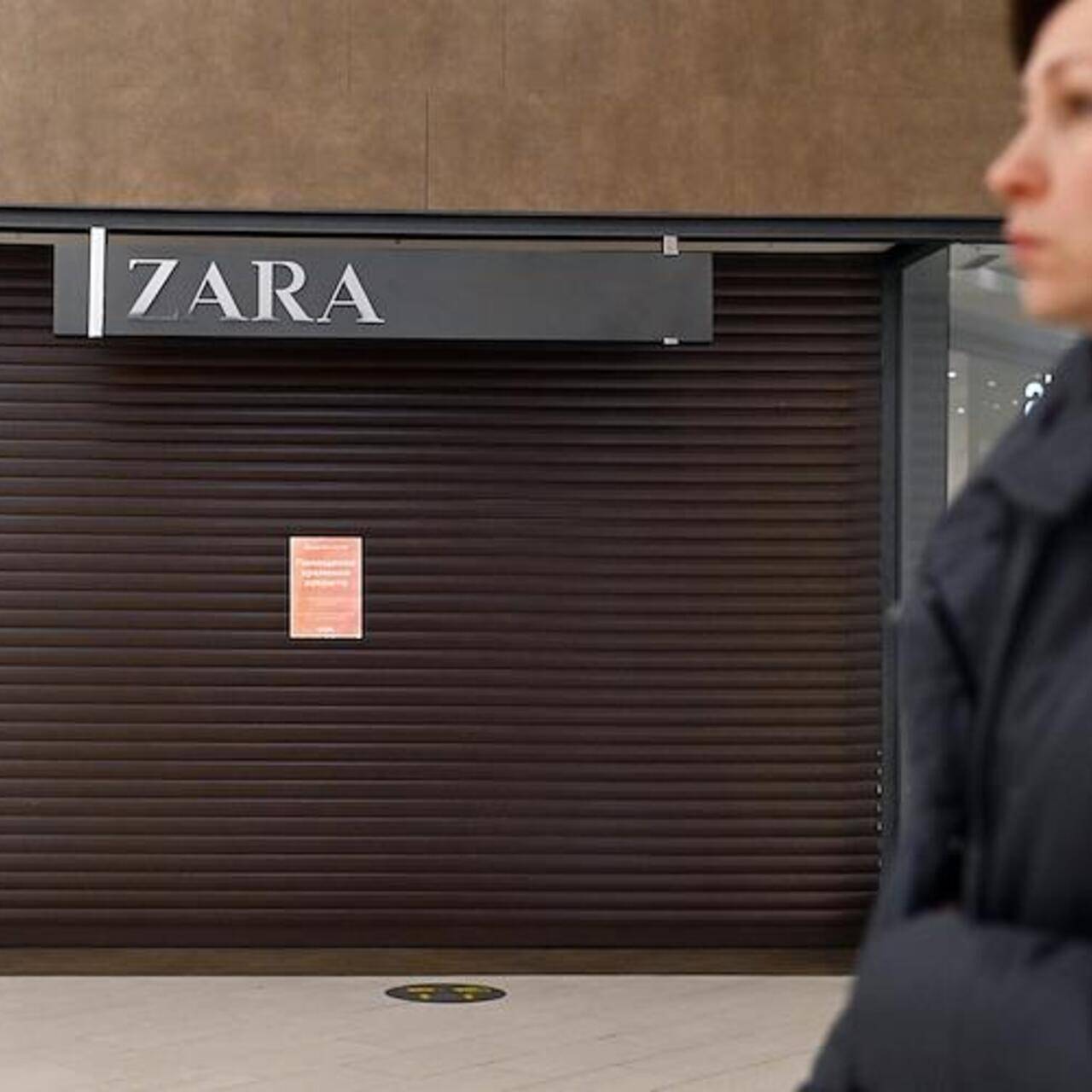 Открытая zara. Zara в России. Zara закрытие.