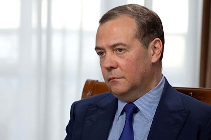Медведев пообещал «не заигрывать» с уходящими компаниями
