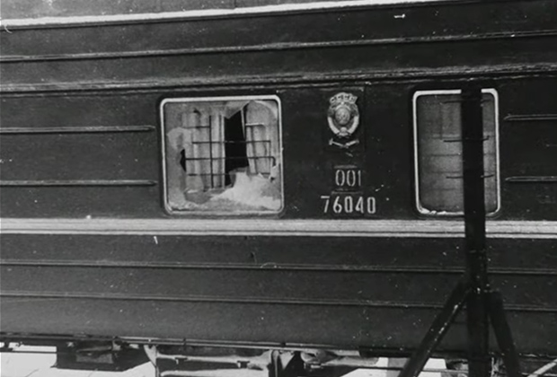 Вагон поезда, в котором Артурас Сакалаускас расстрелял сослуживцев. Кадр: фильм «Кирпичный флаг»