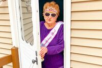 «Извини, но я просто красивая» 92-летняя пенсионерка шутит о похоронах и дерзит подписчикам. За что ее любят миллионы?