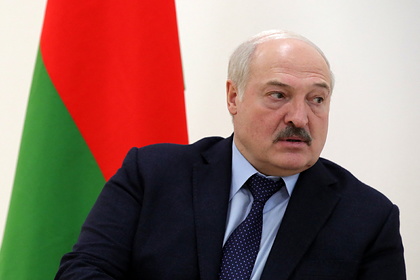 Лукашенко призвал белорусов «не вляпаться в грязь»