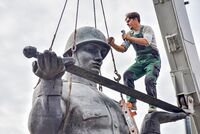 Чужая Победа. Почему накануне 9 мая в странах бывшего СССР сносили памятники и отменяли праздничные мероприятия