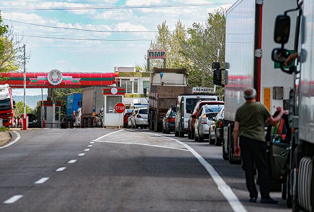 Вид пограничного перехода Варница — Бендеры между Молдавией и ПМР, 26 апреля 2022 года