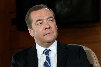 Медведев обвинил канцлера Германии в посредственности