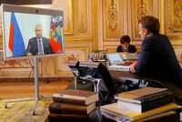 Политолог объяснил отсутствие контактов Путина и Макрона 