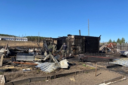 Двое детей и мужчина погибли во время пожара в Свердловской области