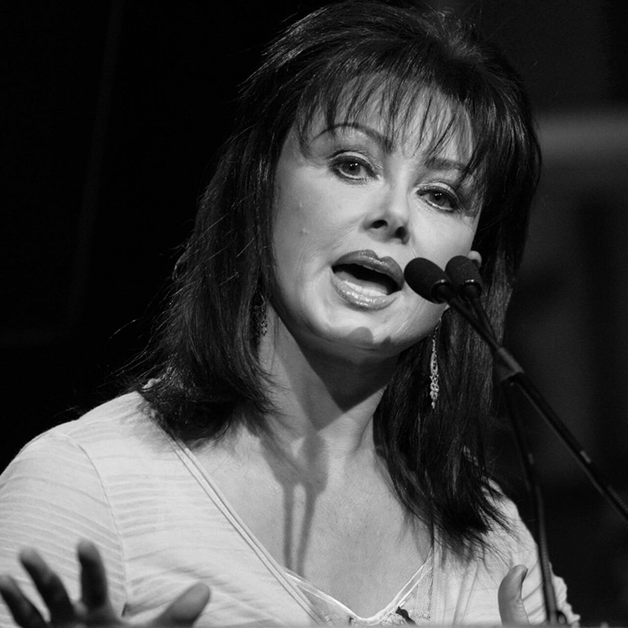 Zaz певица. Заз певица франция. Певица французская с хриплым голосом на улице. Певица французская с хриплым голосом на улице. Певица французская с хриплым голосом на улице.