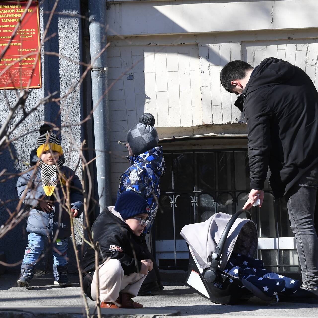 родители и дети. счастливая семья. новое пособие для семей с детьми. семейные пособия. с апреля семьям с детьми.