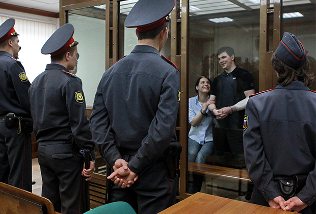 Никита Тихонов и Евгения Хасис во время оглашения приговора в Мосгорсуде
