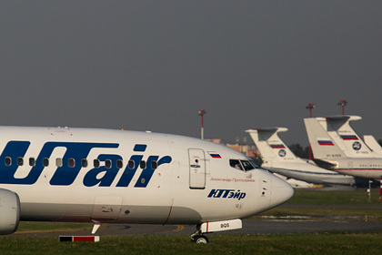 Пассажирский самолет задел хвостом посадочную полосу в российском городе