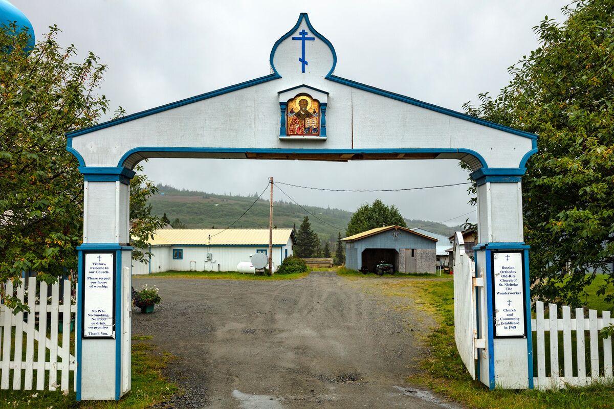 Ворота церкви Святого Николы, Николаевск, Аляска