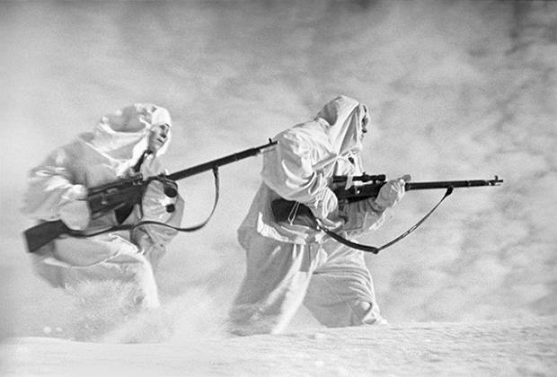 Советские снайперы во время Великой Отечественной войны. Декабрь 1941 года. Фото: Борис Уткин / ТАСС