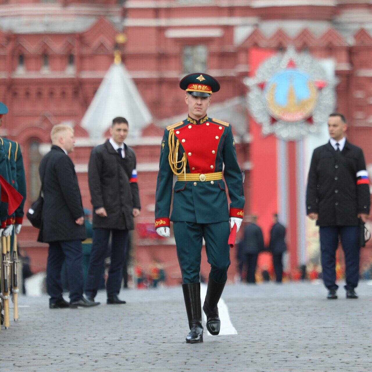 В Москве начался парад Победы: Общество: Россия: Lenta.ru