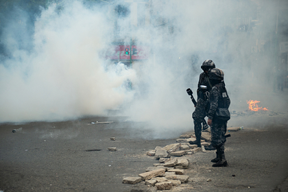 Трое человек погибли при взрыве гранаты со слезоточивым газом в Боливии