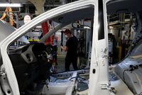 Toyota приостановила работу заводов из-за нехватки запчастей 
