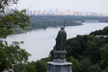 В Киеве снесут более 40 связанных с Россией памятников