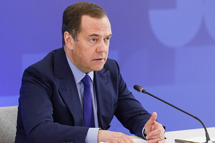Медведев отреагировал на идею США запретить оплату долгов России в долларах