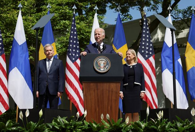 Президент США Джо Байден с премьер-министром Швеции Магдаленой Андерссон и президентом Финляндии Саули Ниинисто, 19 мая 2022 года