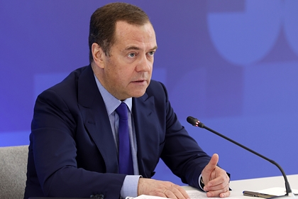 Медведев прокомментировал сообщение Байдена Ким Чен Ыну словами «трудно ему»