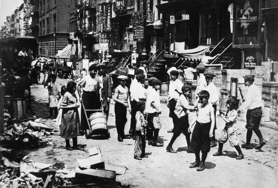 Дети на Нижней Ист-Сайд-стрит, Нью-Йорк, США, 1911 год