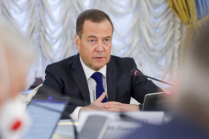 Медведев отверг возможность возвращения Донецка и Луганска в состав Украины