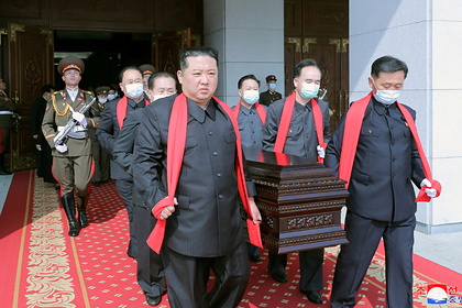 Ким Чен Ын похоронил наставника