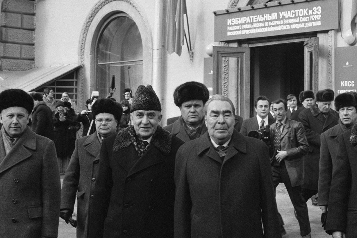 Гришин и Леонид Брежнев во время выборов в Верховный Совет РСФСР