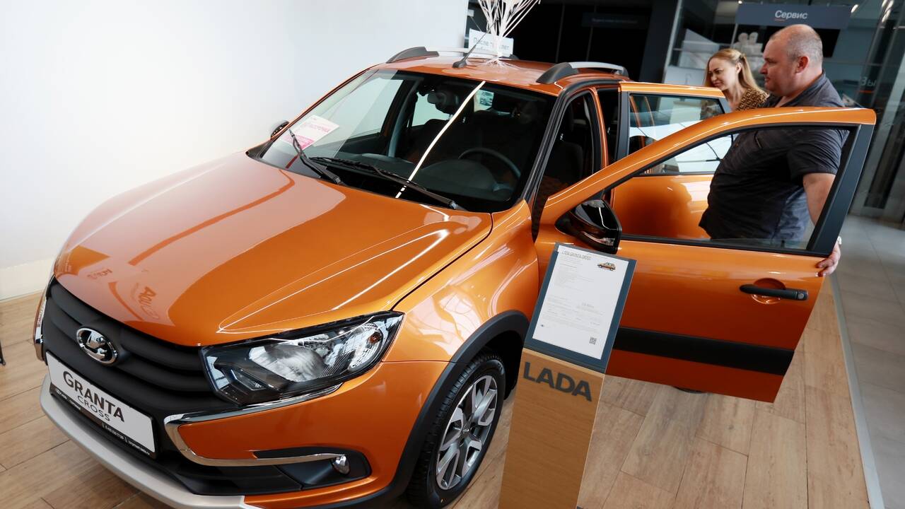 «АвтоВАЗ» после простоя начнет продавать Lada Granta без подушек  безопасности: Бизнес: Экономика: Lenta.ru