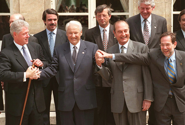 Президент США Билл Клинтон, президент России Борис Ельцин, президент Франции Жак Ширак и генсек НАТО Хавьер Солана, саммит Россия — НАТО в Париже, 1997 год