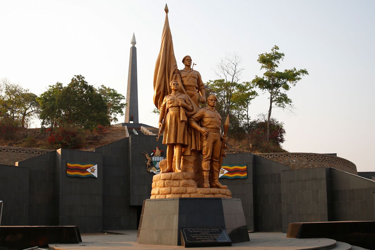 Мемориальный комплекс «Акр национальных героев» в Зимбабве. 