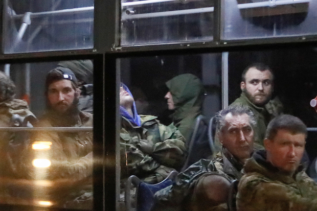 Пленные украинские военные с завода «Азовсталь». Фото: Alexander Ermochenko / Reuters