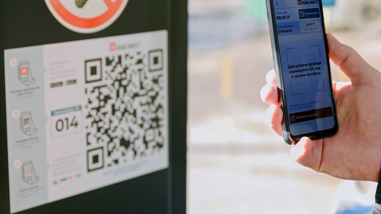 Платить телефоном» по-новому: как использовать QR-код для безналичной оплаты?: Деловой климат: Экономика: Lenta.ru