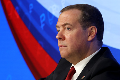 Медведев предложил льготный въезд в Россию для выступающих против властей ФРГ