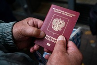 ЕС осудил выдачу российских паспортов жителям Херсонской и Запорожской областей 