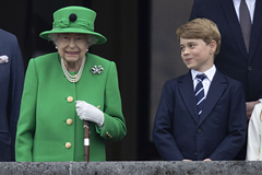 Королева Елизавета II и принц Джордж