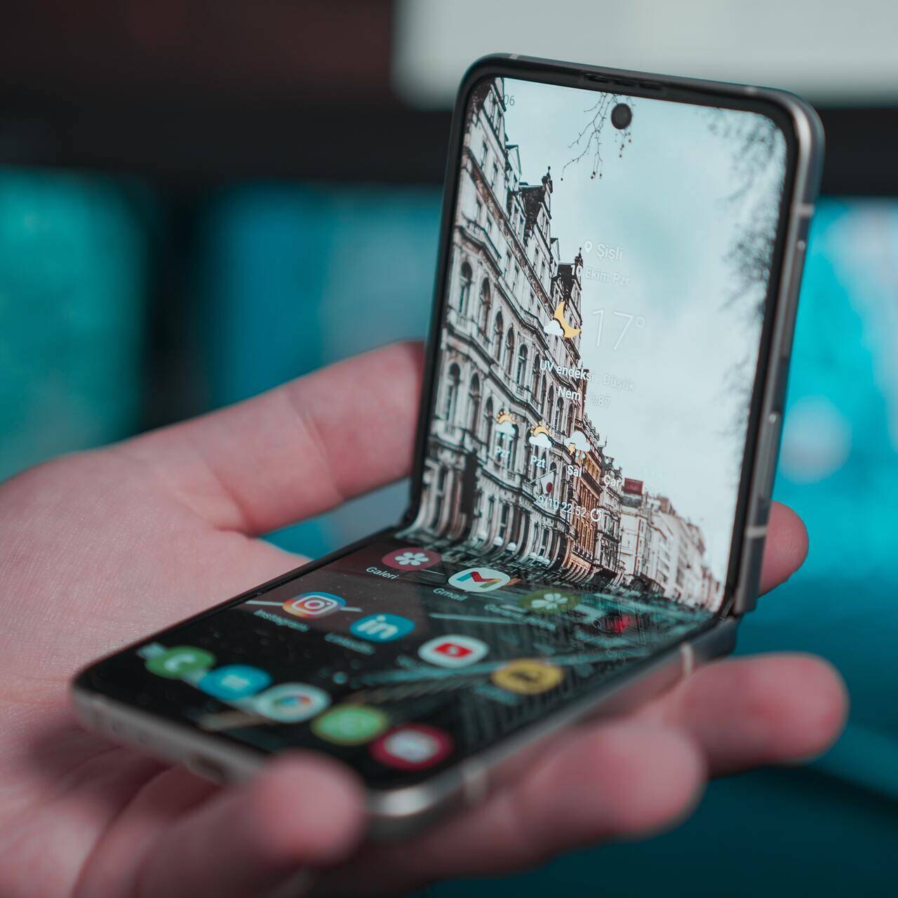 Samsung разработает недорогой складной смартфон: Гаджеты: Наука и техника:  Lenta.ru