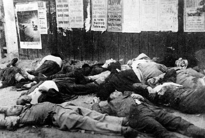 Тела расстрелянных партизан-антифашистов на площади Лорето в Милане в августе 1944 года